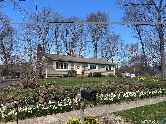 5th image of 17 Edgewood Drive