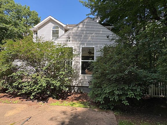 5th image of 9 Whippoorwill Ln
