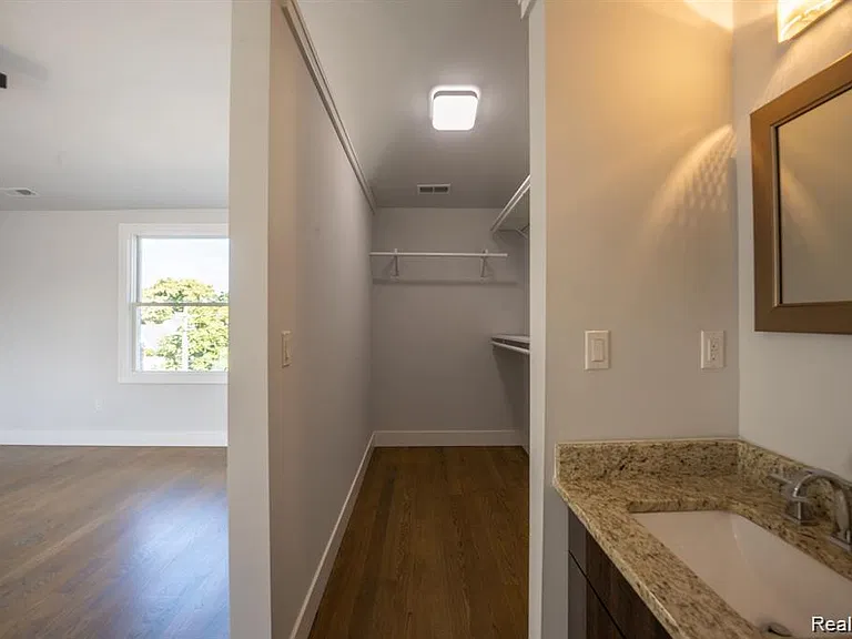 622 W Eleven Mile Rd — Photo 15