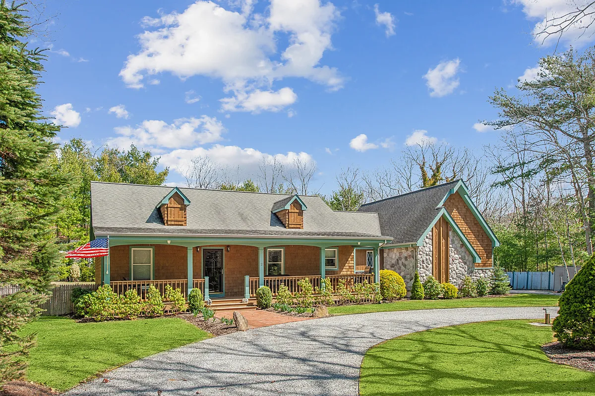 Building Photo - 2 Spread Oak Ln