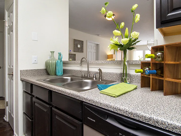 Dover Farms Apartments — Photo 18