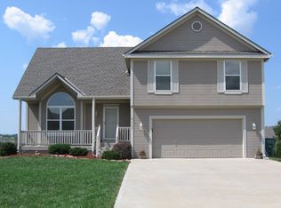 2308 SW Woodhaven Ct, Lees Summit, MO 64082
