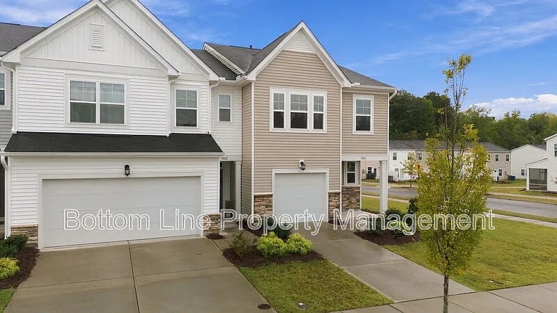 3 bed, 2.5 bath, 1790 sqft, $1,995 — Photo 2