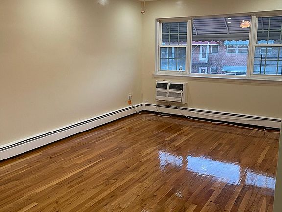 3rd image of 462 Commonwealth Ave #3