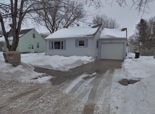 655 Collins Ave, Windom, MN 56101