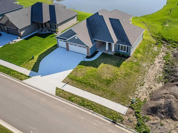 1634 White Fawn Dr, New Haven, IN 46774