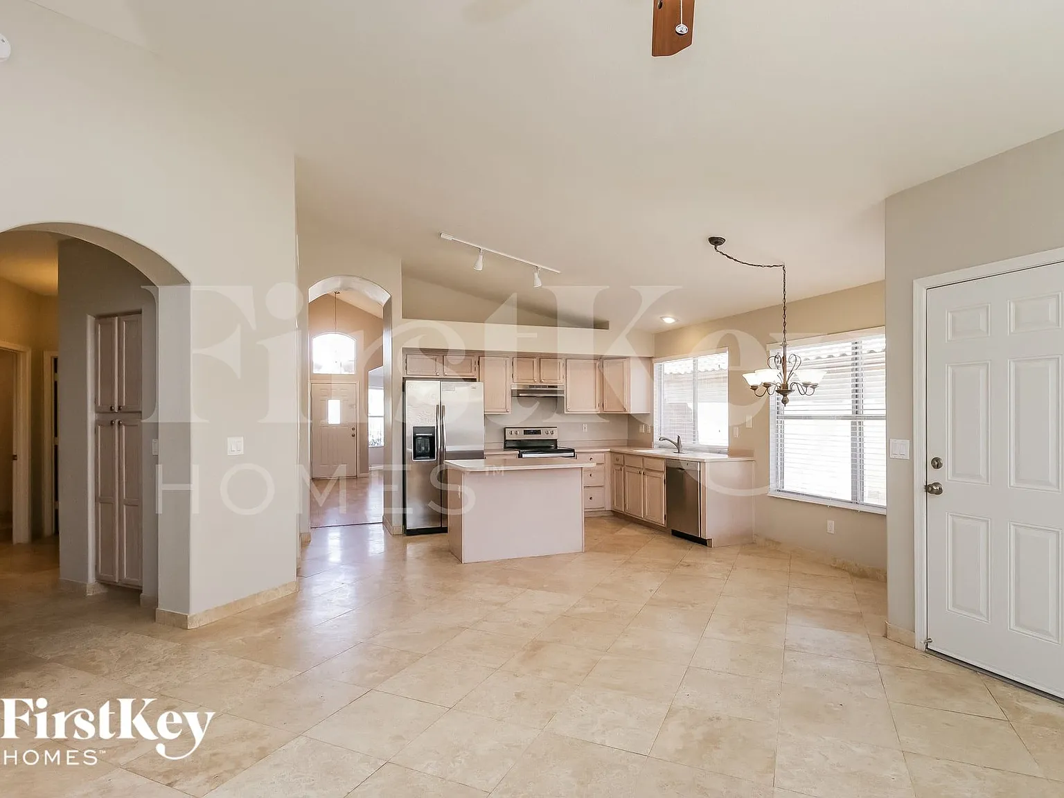 3 bed, 2.0 bath, 1661 sqft, $2,310 — Photo 4