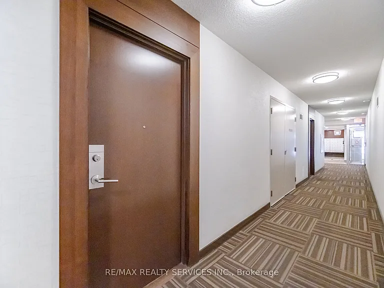 151 Village Green Sq #206 — Photo 5