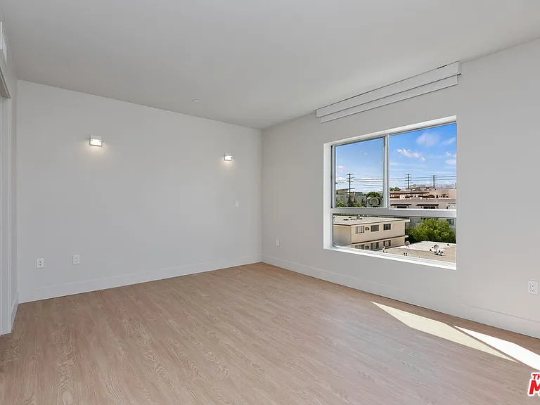 11837 Mayfield Ave #404 — Photo 14