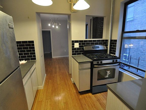 2nd image of 90 Wadsworth Ave APT 3D