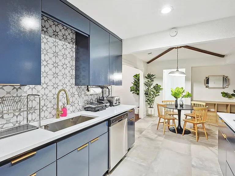 1012 Cloverdale Ln — Photo 14