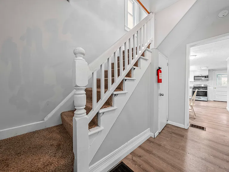 559 S Goodman St — Photo 12