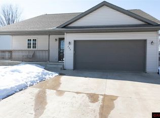 233 Foxborough Ln, Le Sueur, MN 56058