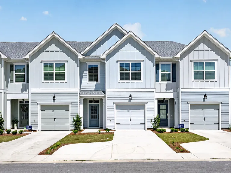 302 Cyan Ln — Photo 1
