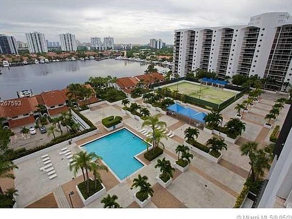 4th image of 3610 Yacht Club Dr APT 313