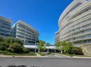 68 Songhees Rd, Victoria, BC V9A0A3