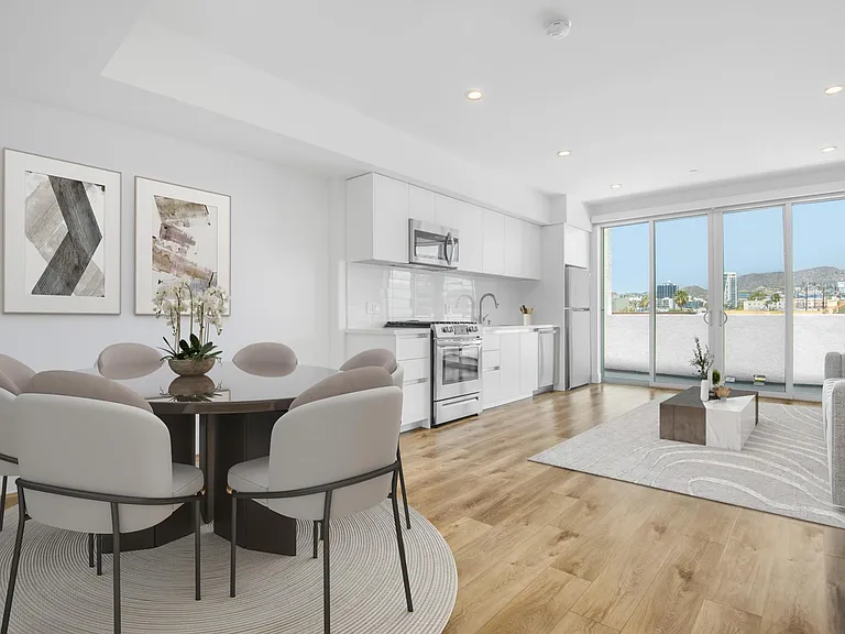 2BR, 2BA Townhouse (Unit 408) - 1,052SF
