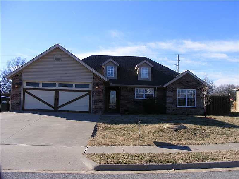 1st image of 609 Eagle Dr