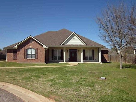 1st image of 102 Lynn Cir