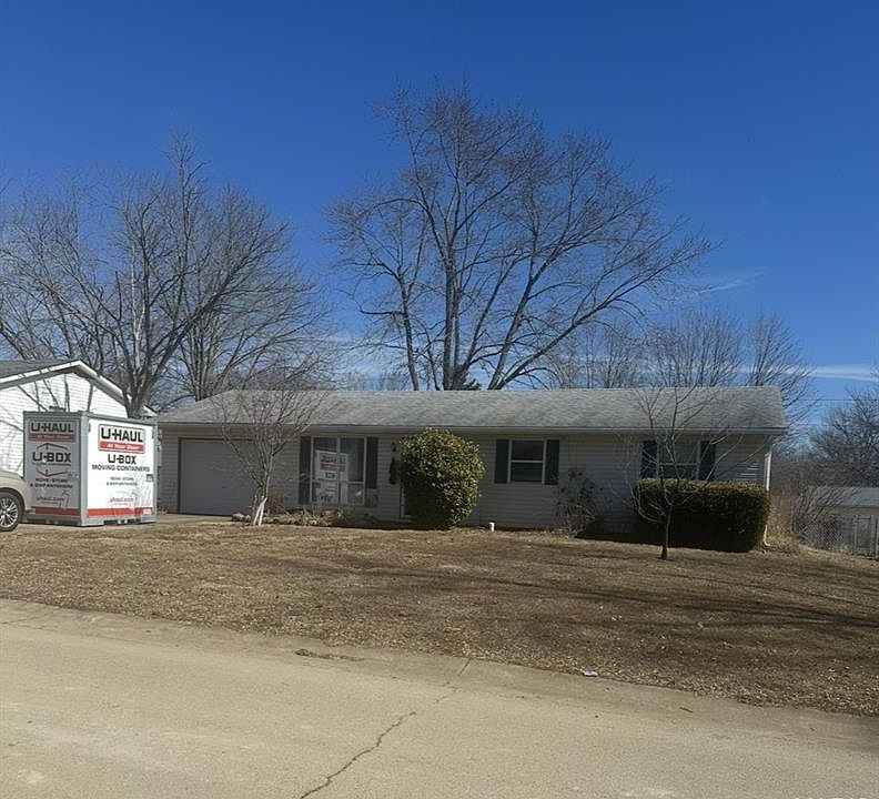 1st image of 230 Valley Dr