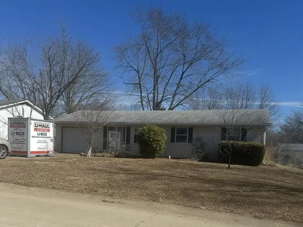 230 Valley Dr, Farmington, MO 63640