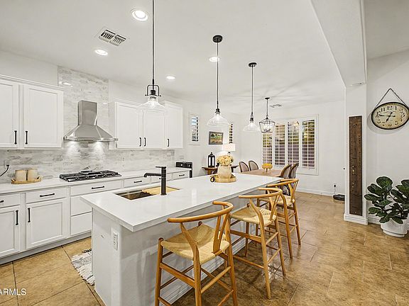 3rd image of 3853 E COMSTOCK Drive