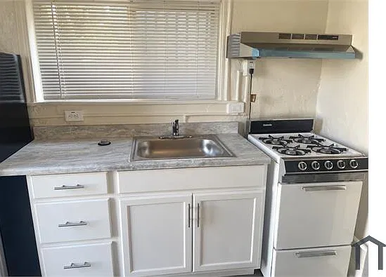 1 bed, $2,600 — Photo 2
