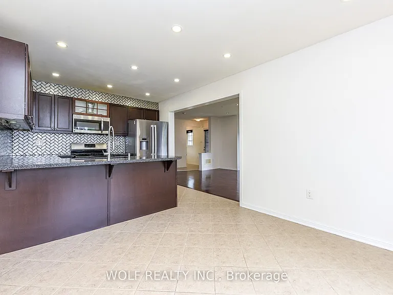 449 Tyrone Cres — Photo 11