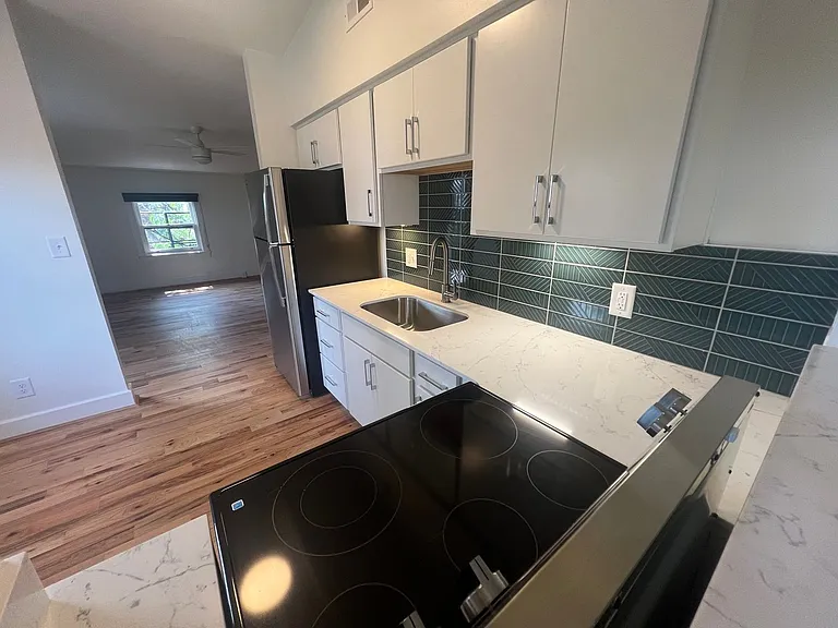 1329 Main St — Photo 2