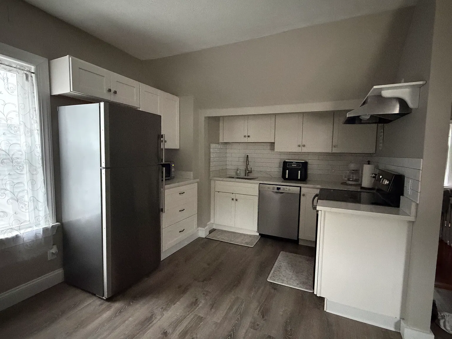 1 bed, 840 sqft, $2,000 — Photo 2