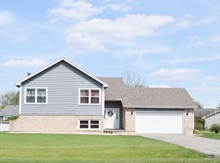 2571 N 4670th Rd, Somonauk, IL 60552