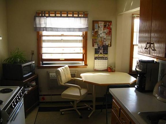 3rd image of 136 11th Ave N APT A4