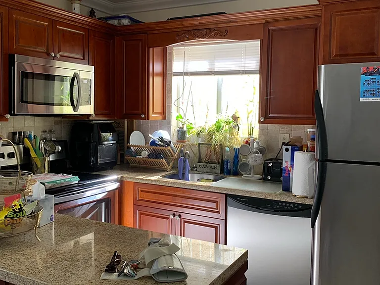 1465 NW 1st St #4 — Photo 9