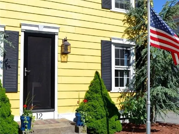 12 Third School St #3, Bristol, RI 02809