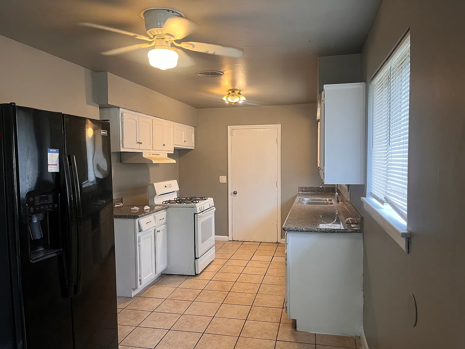 3 bed, 962 sqft, $1,200 — Photo 3