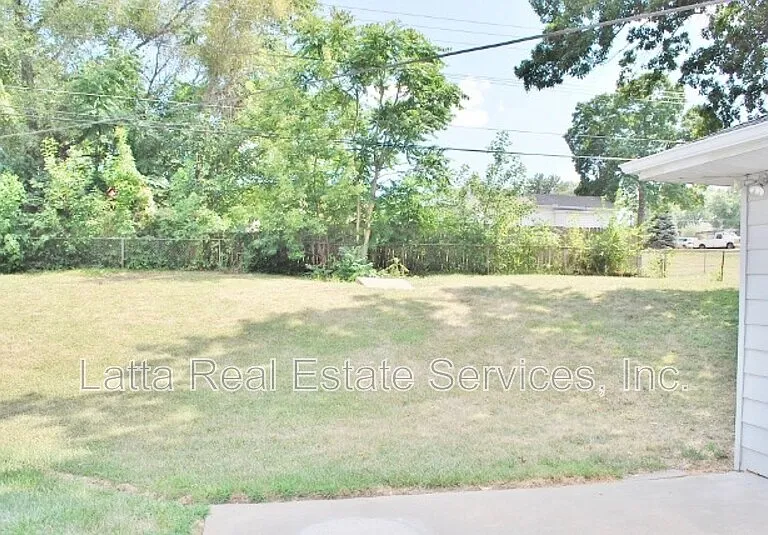 804 NW South Summit Cir — Photo 3