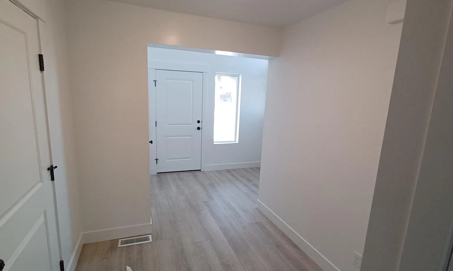 4 bed, 2.5 bath, 2290 sqft, $2,800 — Photo 3