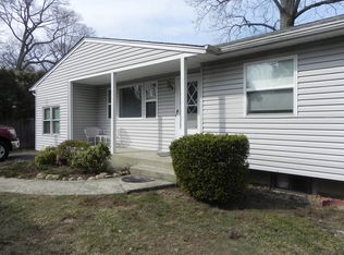 725 E Main St, Kings Park, NY 11754