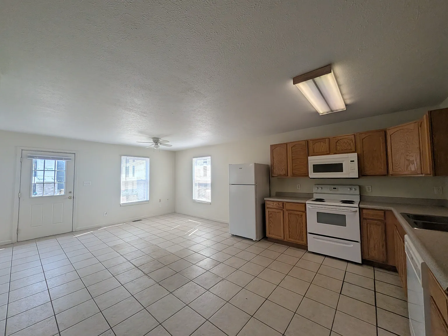5 bed, $3,975 — Photo 4