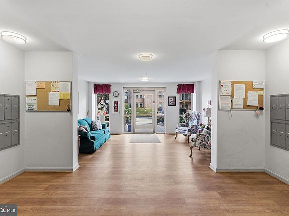 3rd image of 3901 Darleigh Rd APT 3G