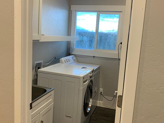 Utility/ Laundry Room