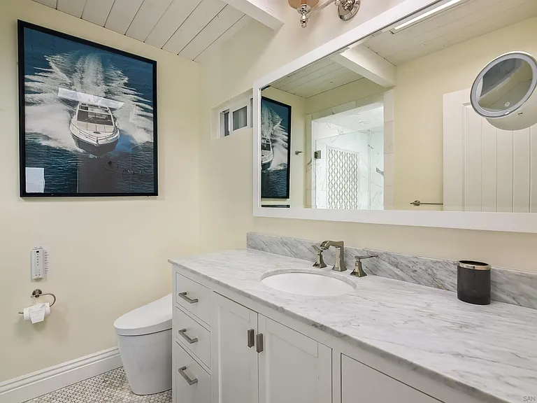 1680 N Neptune Ave — Photo 25