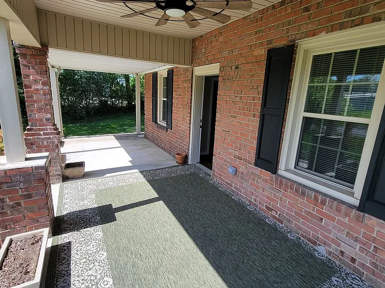 250 E Main St — Photo 19