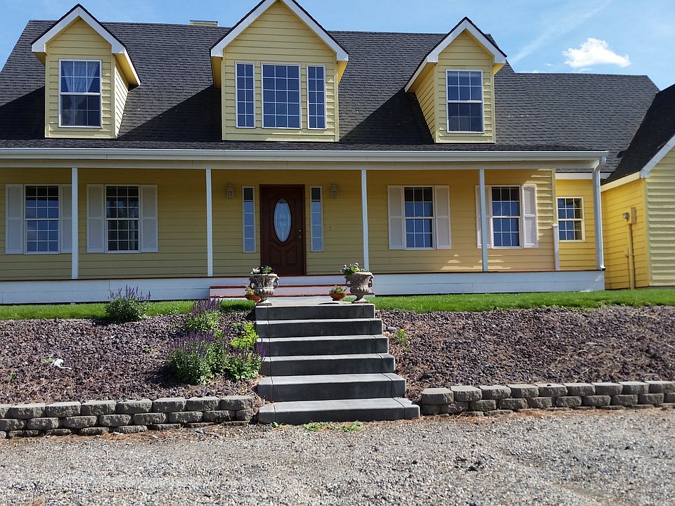 Stunning Hillside Views! 