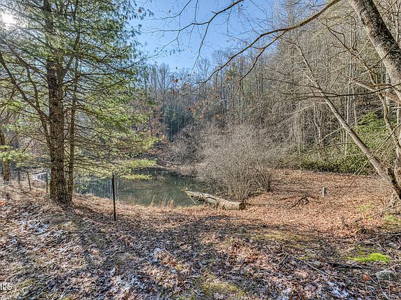 5th image of 469 Moreland Dr