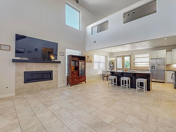 5th image of 8901 Aleesa Ct NE