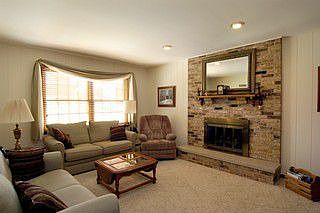 5th image of 900 Alexandra Ct