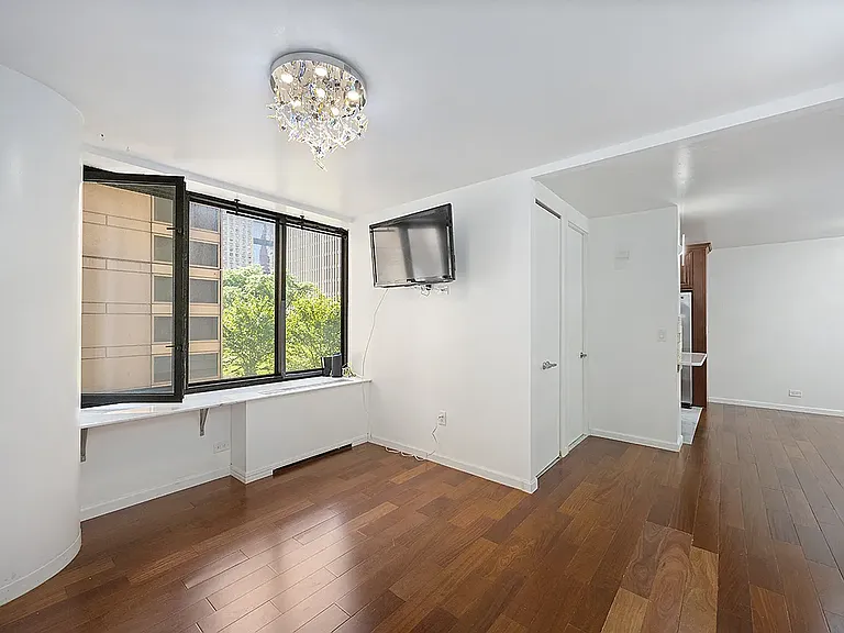 161 W 61st St #3F — Photo 3