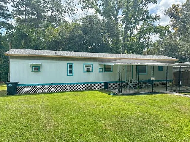 3 bed, 1.5 bath, 685 sqft, $1,350 — Photo 2