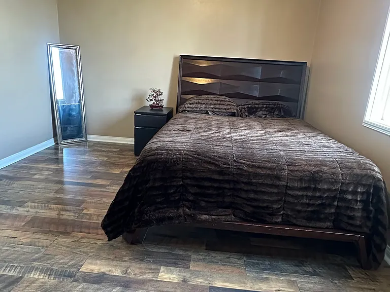1305 Util Cir — Photo 2